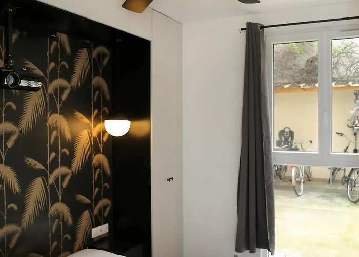 Apartment 13 Universite - 4p Rdc